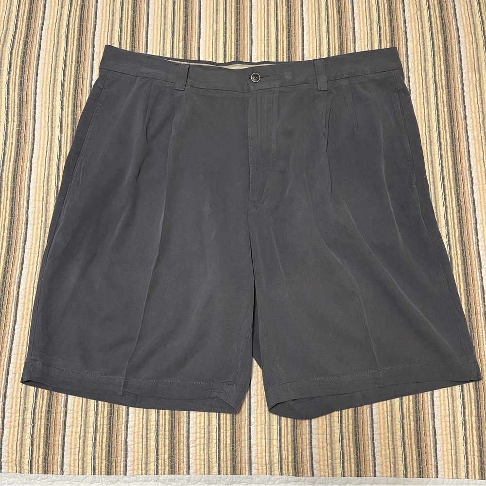 Tommy Bahama Mens 38 Relax Gray Pleated Shorts 100% Silk Golf Summer Vacation